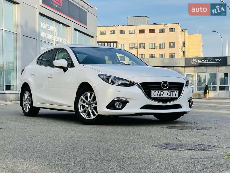 Седан Mazda 3 2015 в Киеве