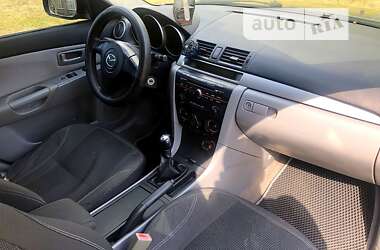 Хетчбек Mazda 3 2004 в Врадіївці