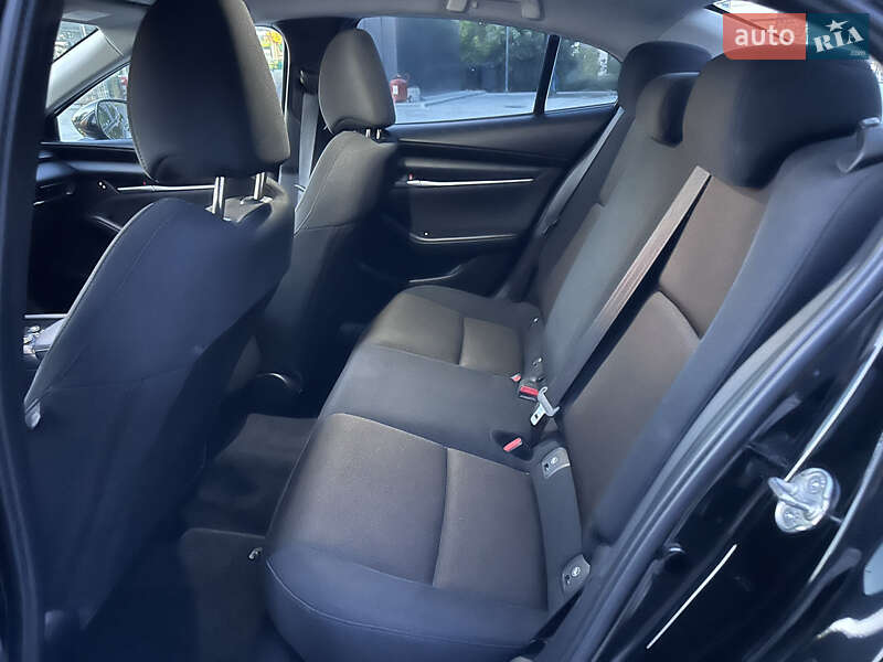 Седан Mazda 3 2019 в Новомосковську