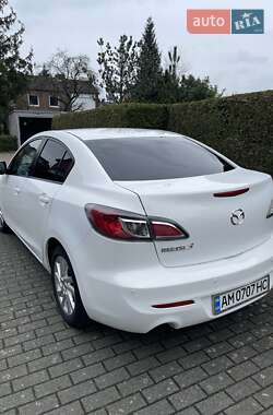 Седан Mazda 3 2011 в Коростене
