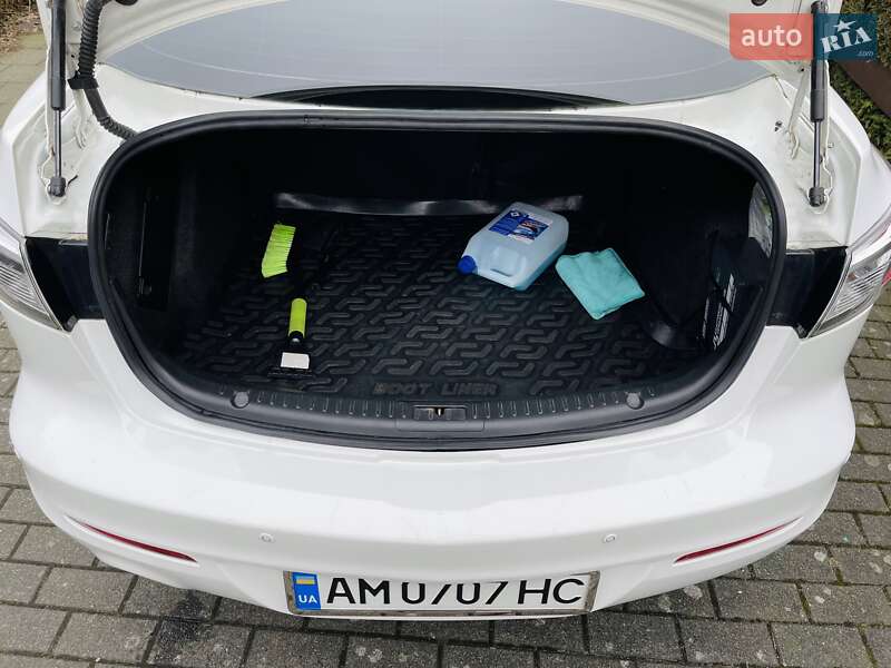 Седан Mazda 3 2011 в Коростене