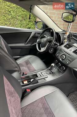 Седан Mazda 3 2011 в Коростене