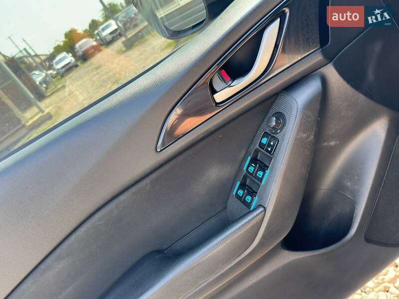 Седан Mazda 3 2016 в Одесі