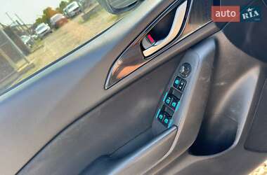 Седан Mazda 3 2016 в 