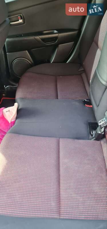 Седан Mazda 3 2004 в Новомосковске