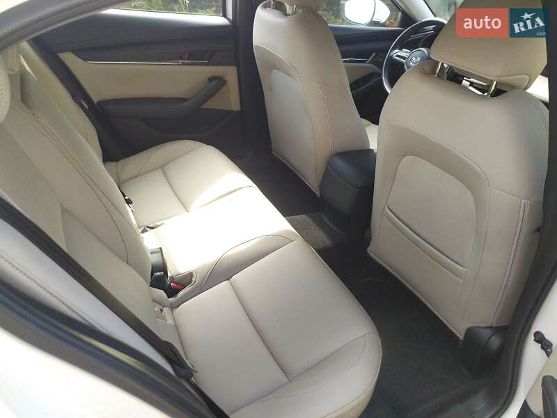 Седан Mazda 3 2019 в Днепре