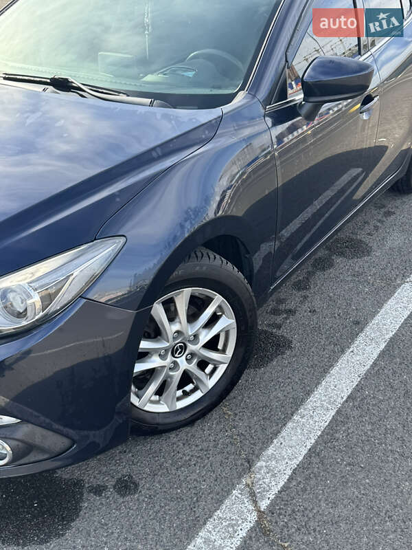 Седан Mazda 3 2016 в Киеве