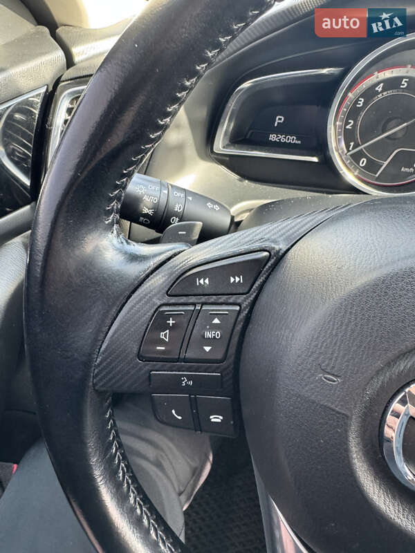 Седан Mazda 3 2016 в Киеве