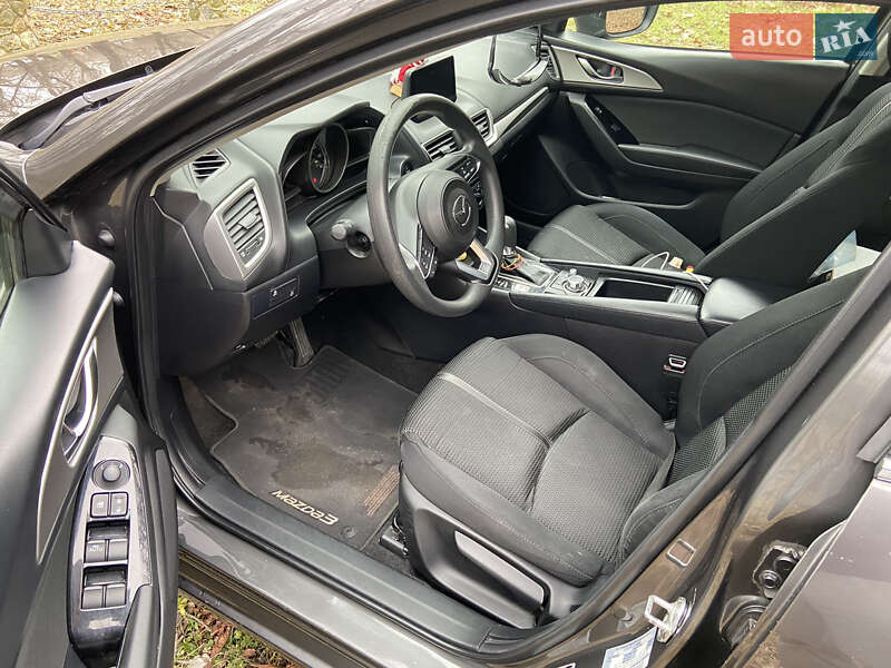 Седан Mazda 3 2016 в Запоріжжі