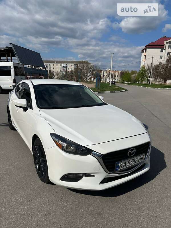 Седан Mazda 3 2016 в Богуславе