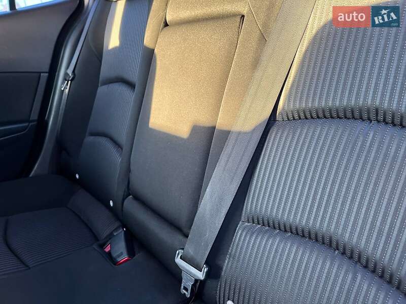 Седан Mazda 3 2014 в Виннице