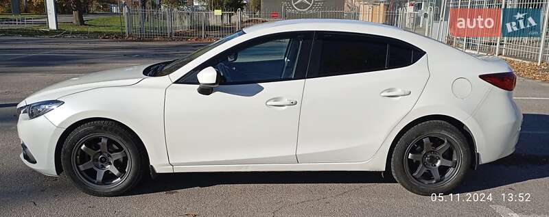 Седан Mazda 3 2014 в Херсоне