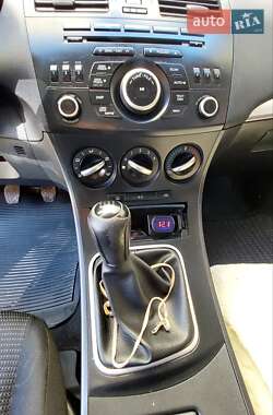 Седан Mazda 3 2012 в 