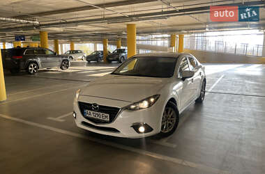 Седан Mazda 3 2015 в Киеве