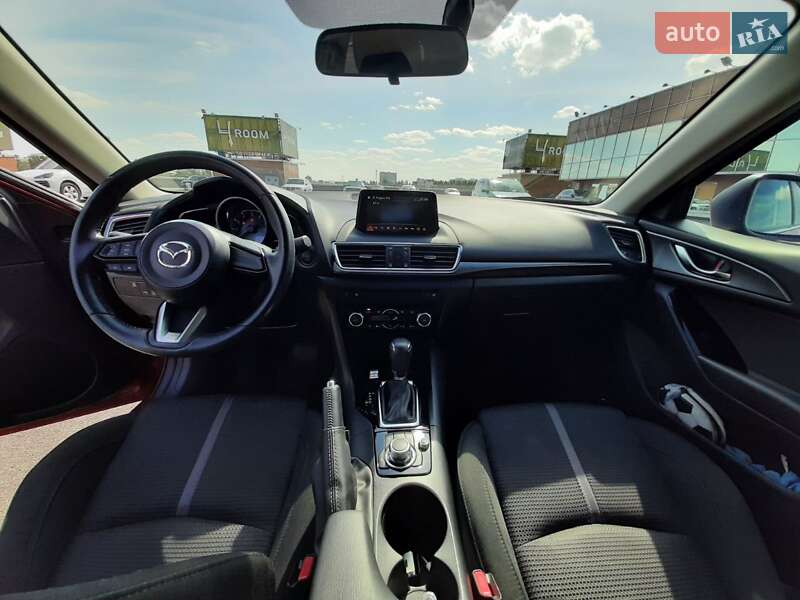 Седан Mazda 3 2016 в Киеве