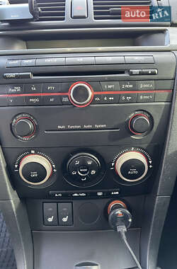 Седан Mazda 3 2005 в Чернигове