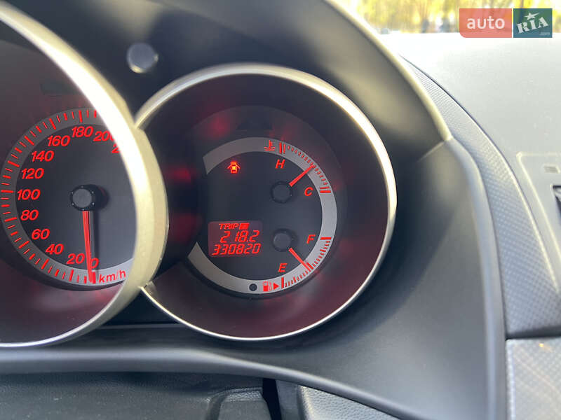 Седан Mazda 3 2005 в Чернигове