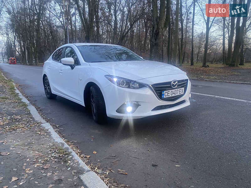 Седан Mazda 3 2016 в Черновцах