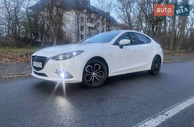 Седан Mazda 3 2016 в Черновцах