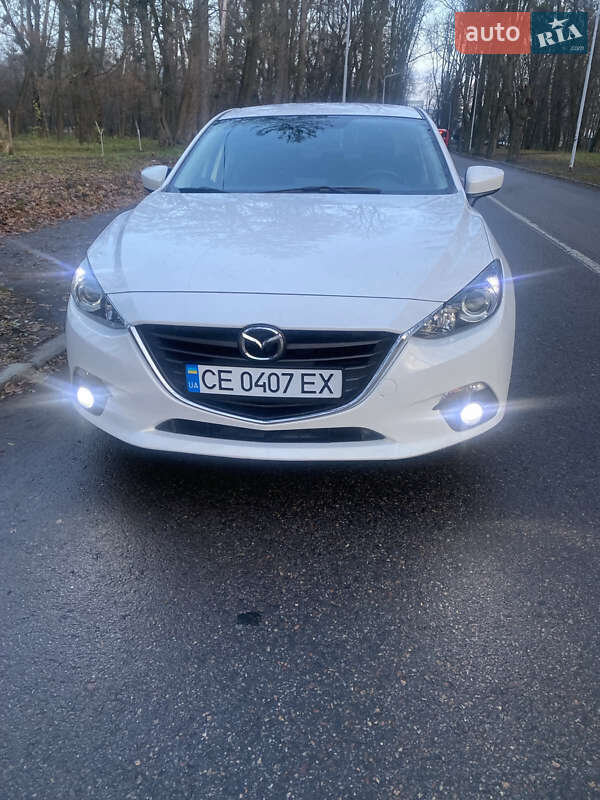 Седан Mazda 3 2016 в Черновцах