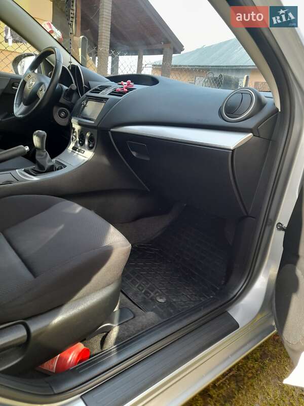 Хэтчбек Mazda 3 2011 в Стрые