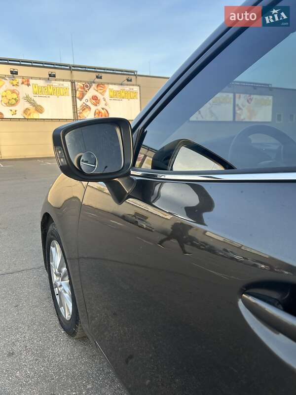 Седан Mazda 3 2013 в Киеве