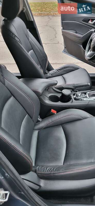 Седан Mazda 3 2015 в Полтаве