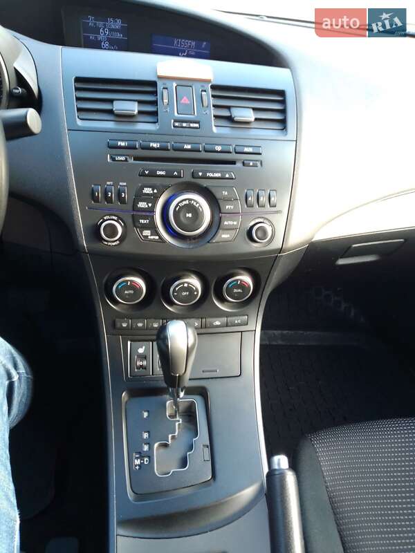 Седан Mazda 3 2011 в Шевченково