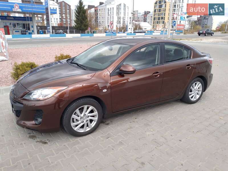 Седан Mazda 3 2011 в Шевченково