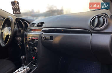 Седан Mazda 3 2004 в 
