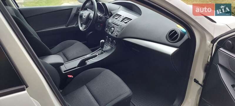 Седан Mazda 3 2012 в Кременчуге
