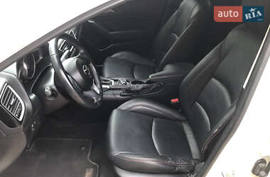 Седан Mazda 3 2015 в Николаеве