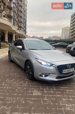 Седан Mazda 3 2016 в Киеве