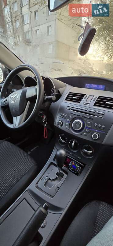 Седан Mazda 3 2011 в Ивано-Франковске