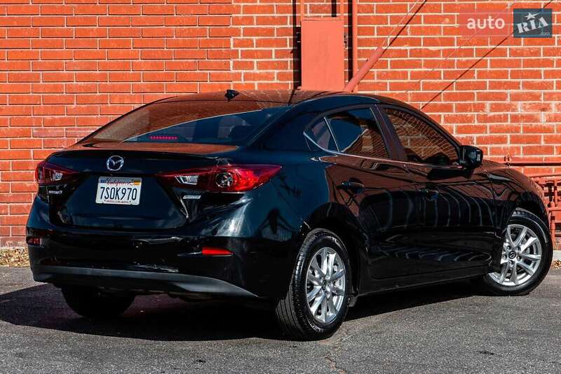 Седан Mazda 3 2016 в Львове