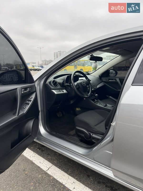 Седан Mazda 3 2013 в Киеве