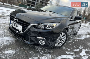 Седан Mazda 3 2015 в Дніпрі