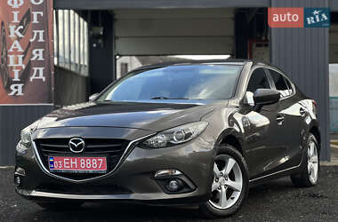 Седан Mazda 3 2016 в Ужгороді