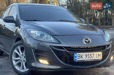 Седан Mazda 3 2011 в Сарнах