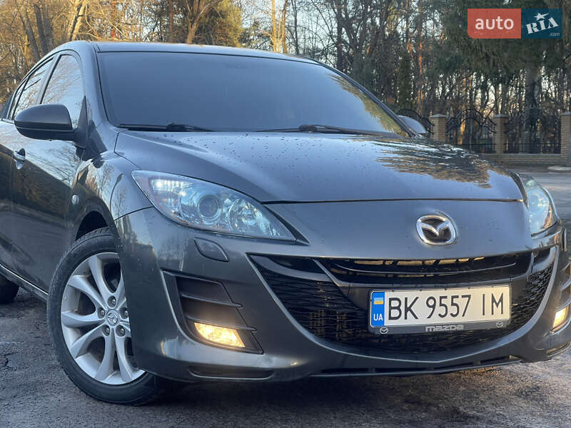 Седан Mazda 3 2011 в Сарнах