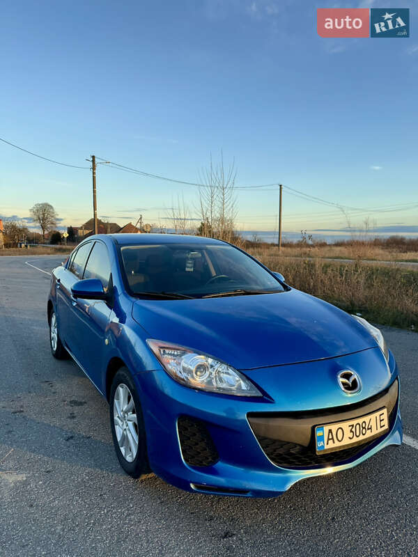 Седан Mazda 3 2012 в Мукачево