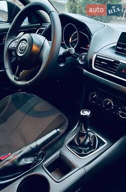 Хэтчбек Mazda 3 2015 в 