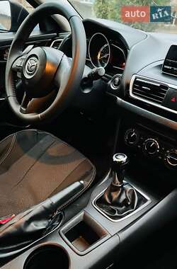 Хэтчбек Mazda 3 2015 в 