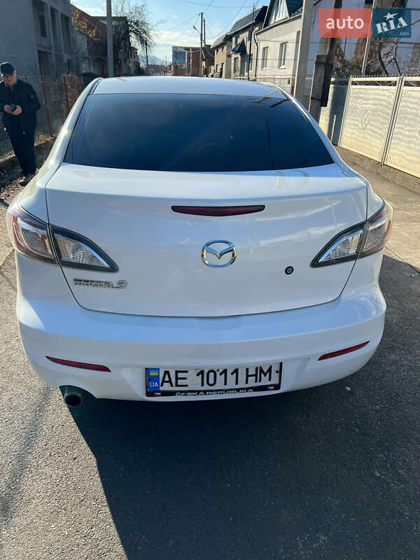 Седан Mazda 3 2011 в Днепре