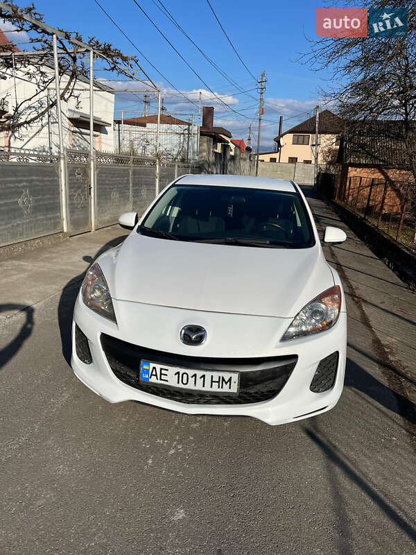 Седан Mazda 3 2011 в Днепре