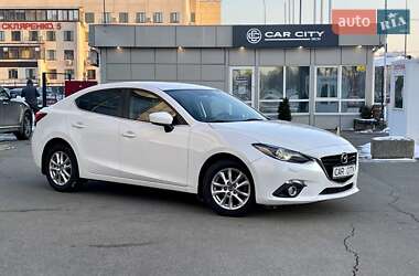 Седан Mazda 3 2015 в Киеве