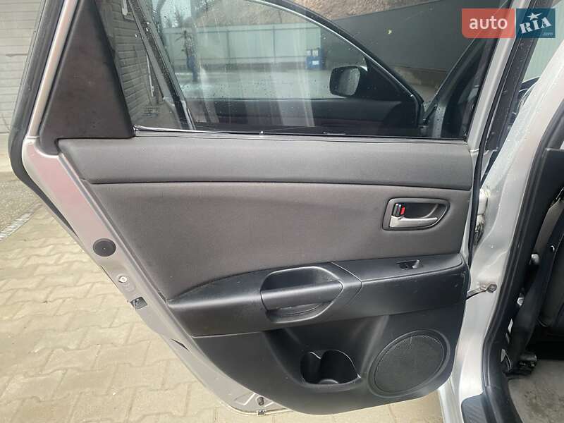 Хэтчбек Mazda 3 2003 в Кутах