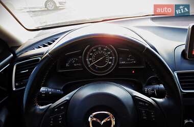 Седан Mazda 3 2015 в Черкассах