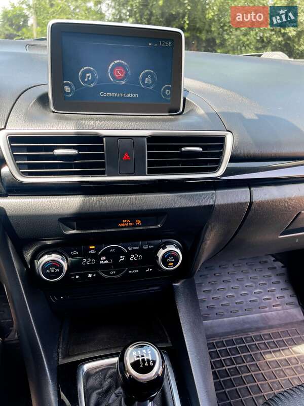 Седан Mazda 3 2015 в Кривому Розі