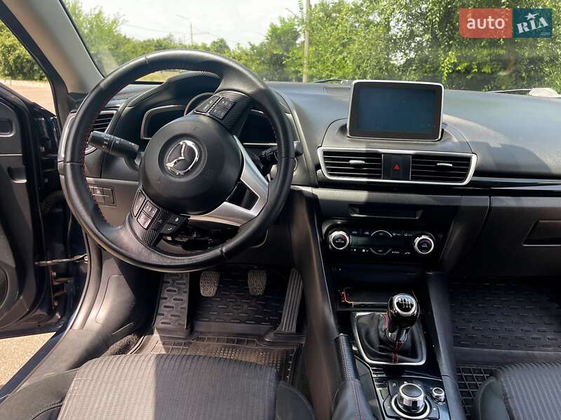 Седан Mazda 3 2015 в Кривому Розі